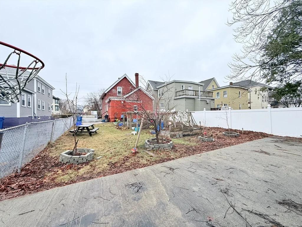 142 Abbott St, Lawrence