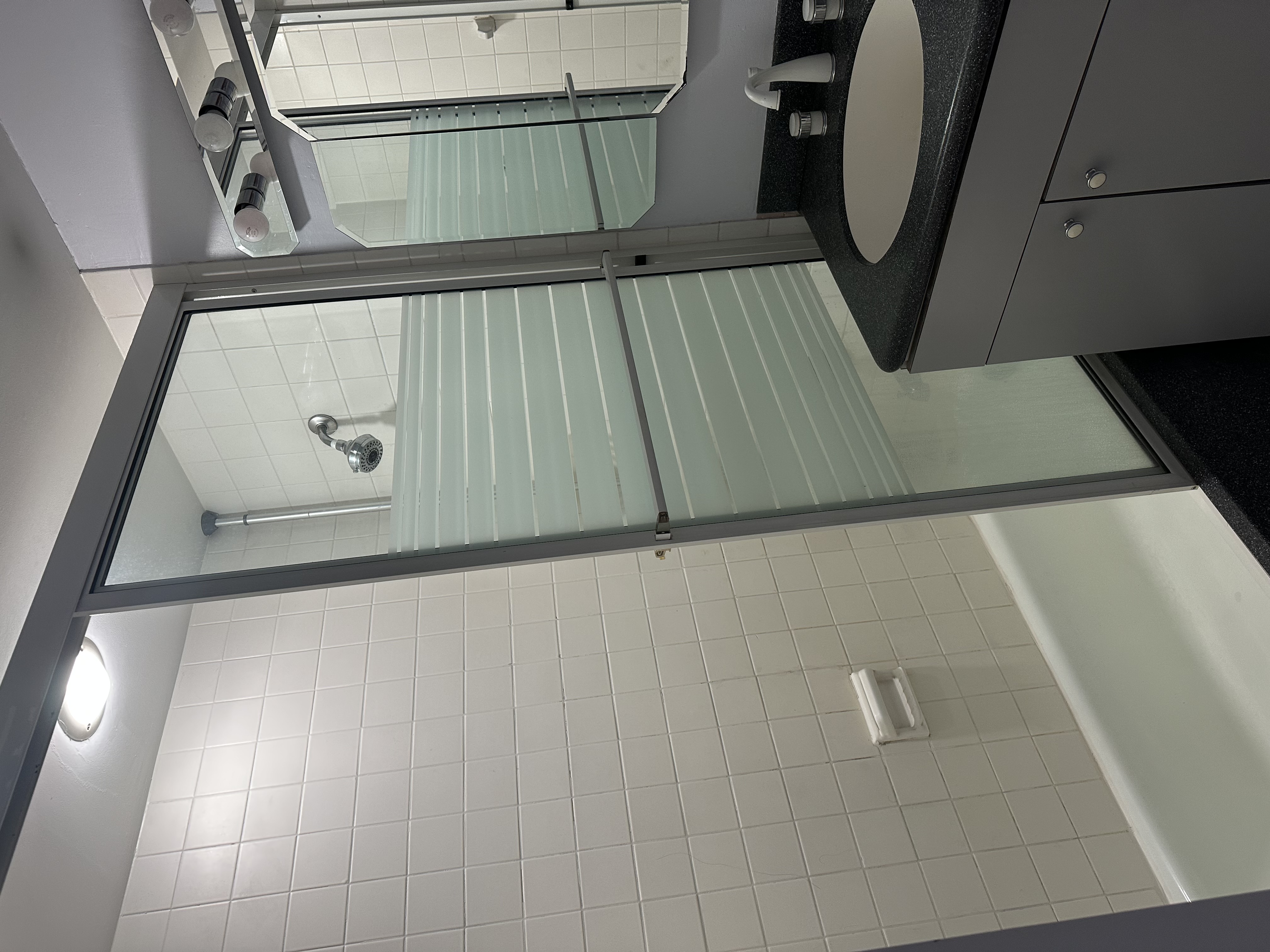 85 East India Row, Downtown