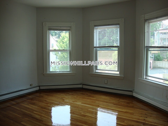 5 bed, 2 bath apartment for rent at 59 Hillside St Unit 3, Mission Hill — photo 5 of 54