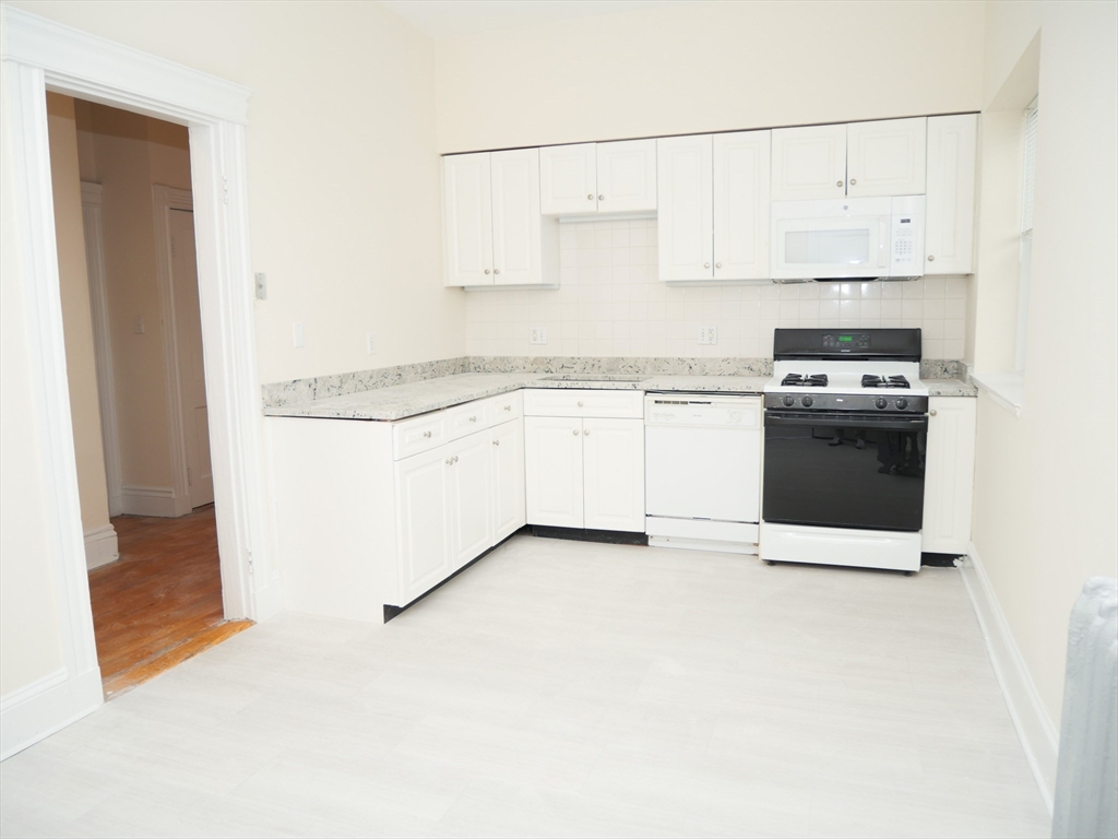 7 Naples Rd, North Brookline