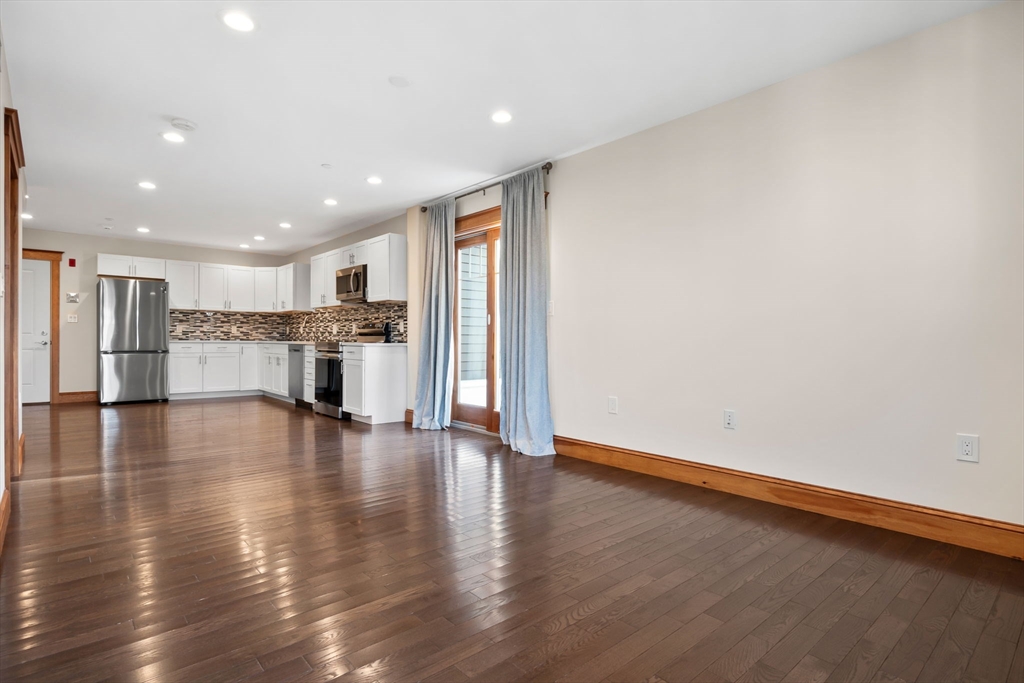 44 Maple St, Danvers