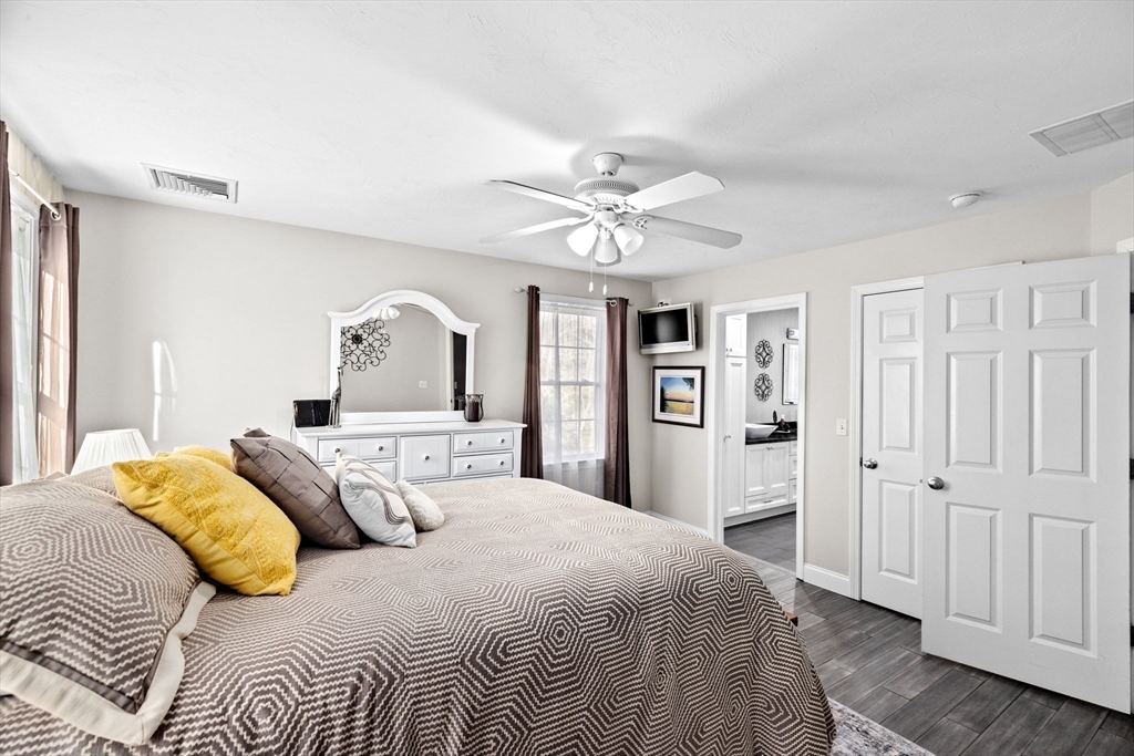 13 King Philip Way, East Freetown