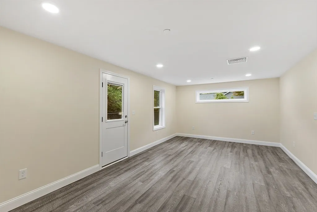 20 Townsend St, Pepperell