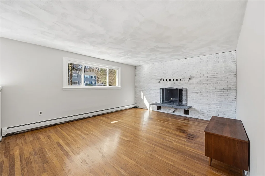 43 Little John Dr, Billerica