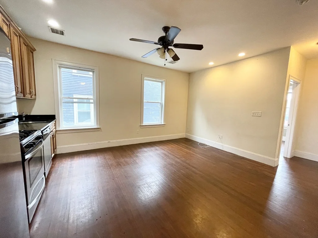 178 Hillside St, Mission Hill