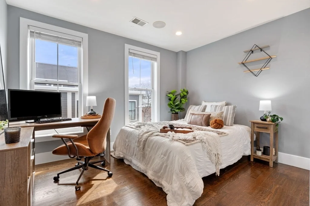 12 Mohawk St, South Boston