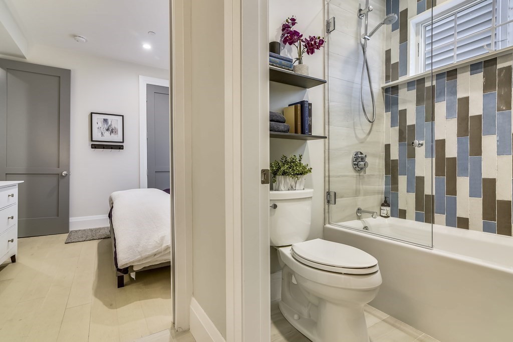 719 E 2nd St, South Boston