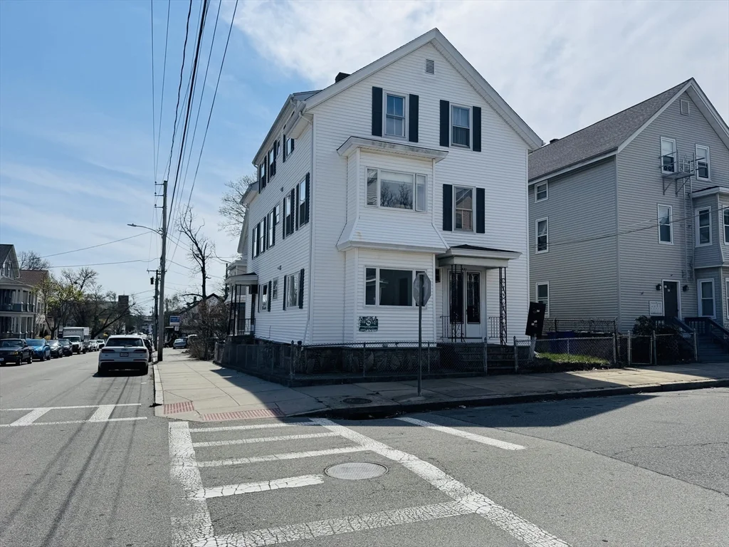 631 Walnut St, Fall River