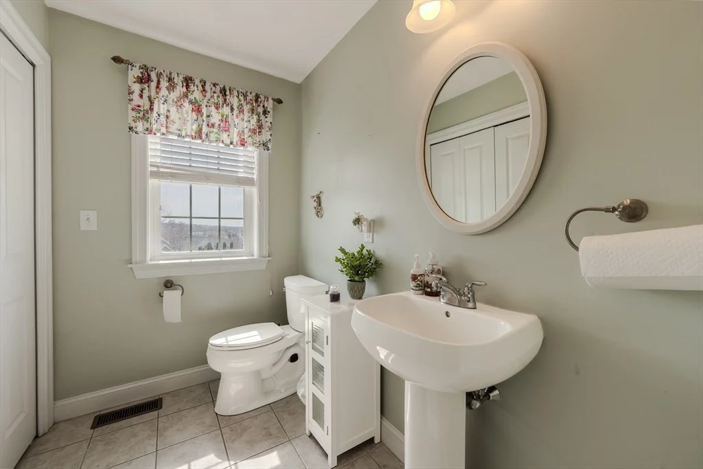 9 Kettle Way, Dracut