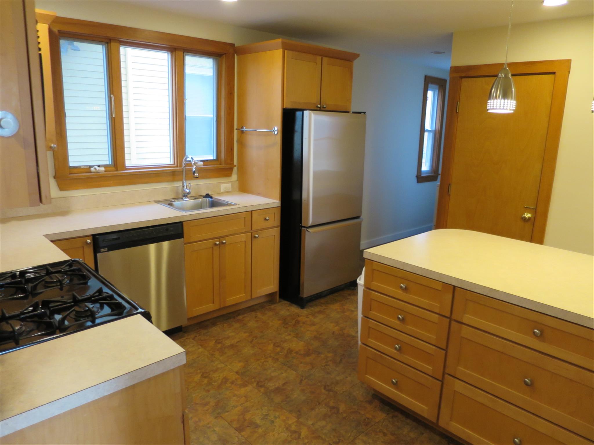 1.5 bed, 1 bath apartment for rent at 7 Rogers Ave Unit 1, Davis Square — photo 1 of 15