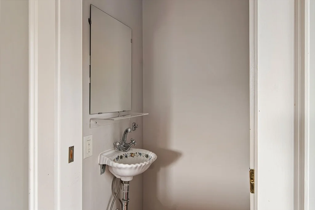 110 Leonard St, Belmont