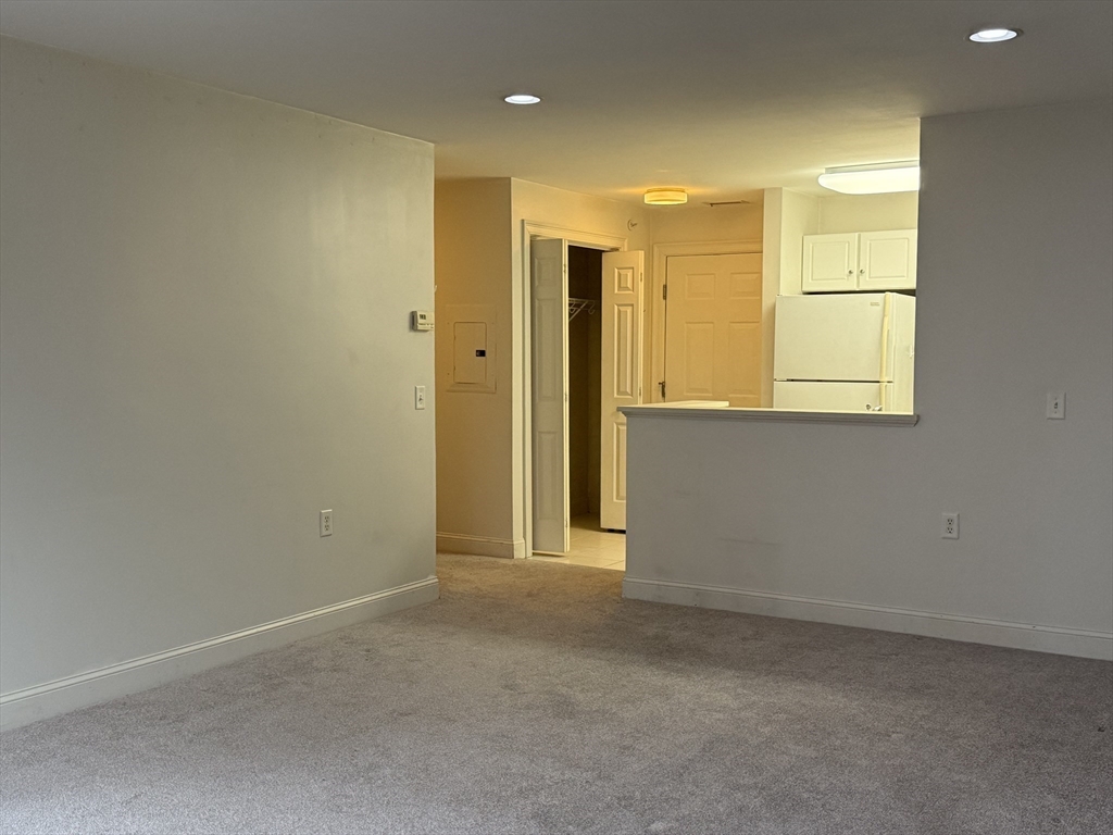 1 Millbrook Ln, Wakefield