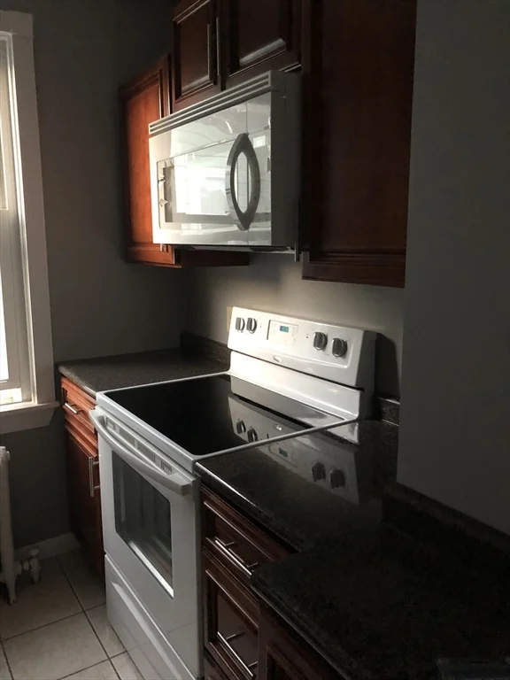 403-405 W Clinton St, West