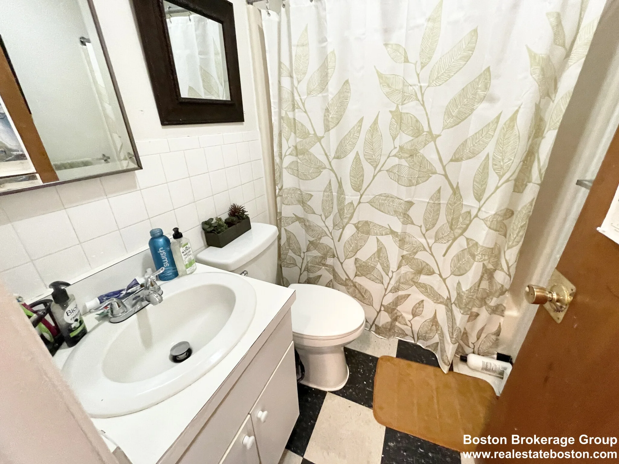 96 Hammond St, Roxbury