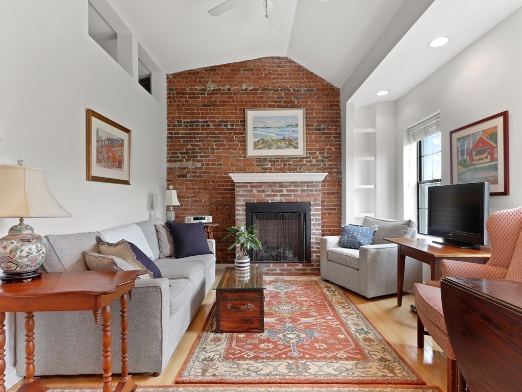 110 Charles St, Beacon Hill