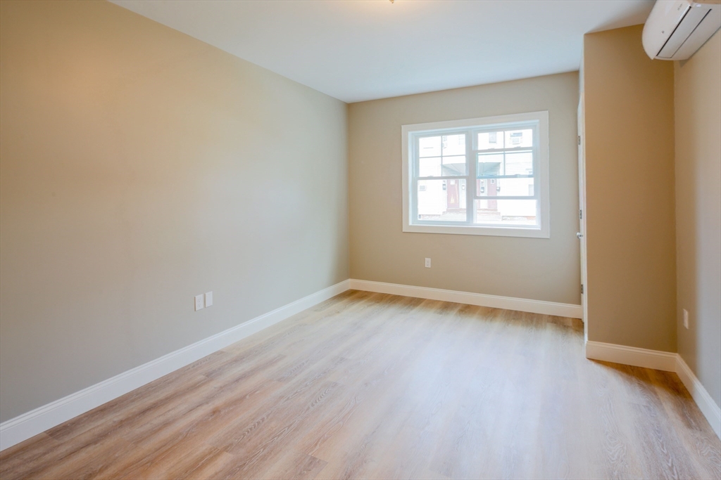 63 Bacon St, Waltham