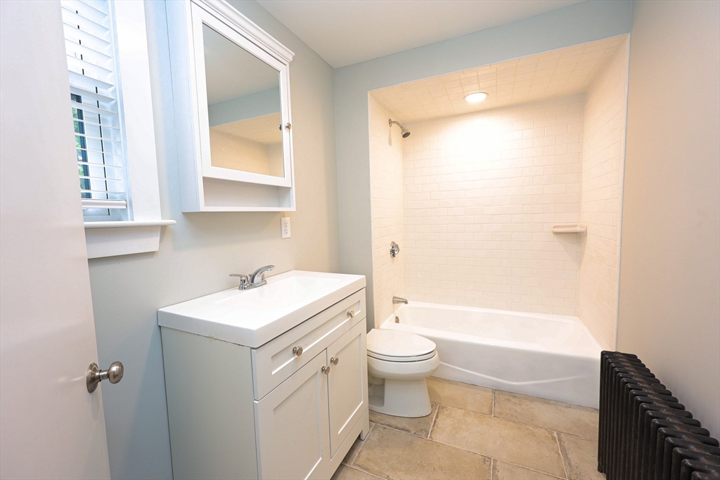 11 Pond St, Weymouth