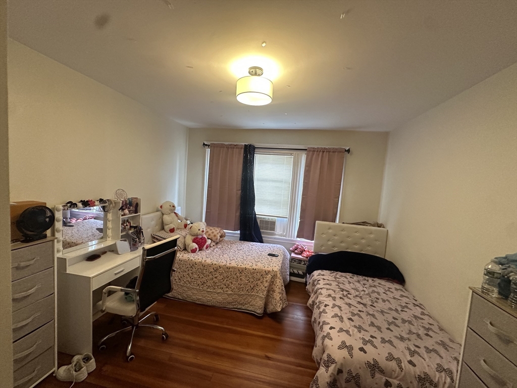 118 Gladstone St, East Boston