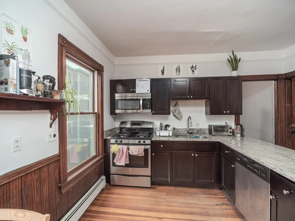 318 Beacon St, Ward Two