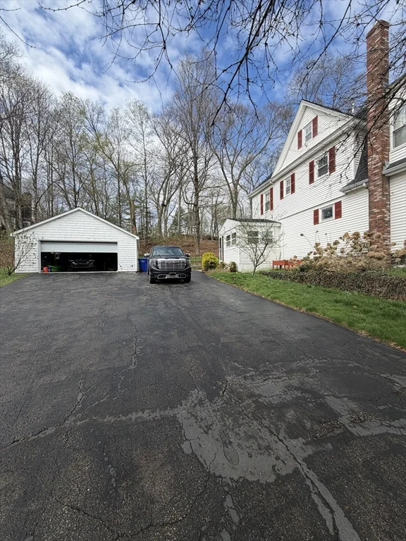 17 Daniels St, Hopedale