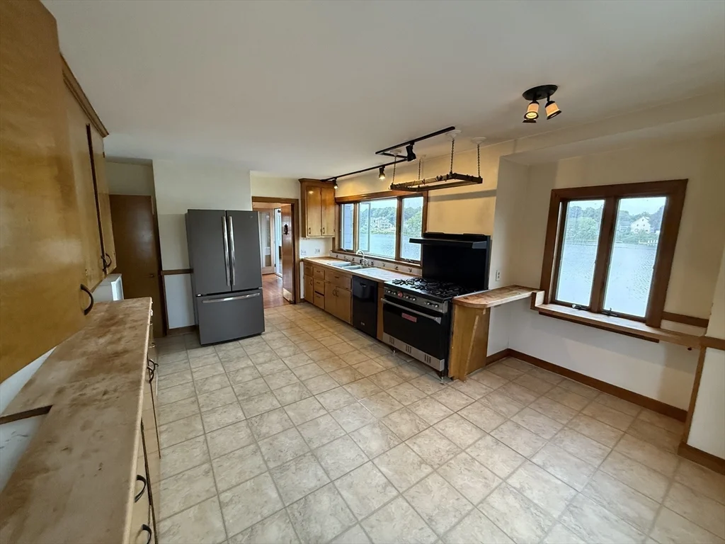 33 Sweetser Ter, Wyoma