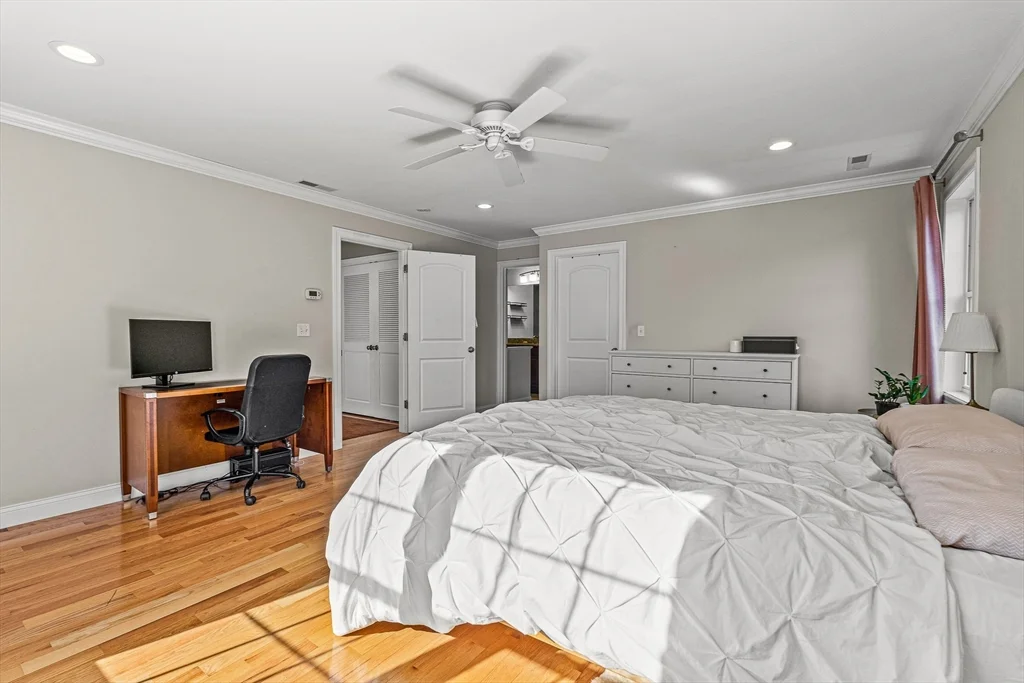 176 Washington St, Reading