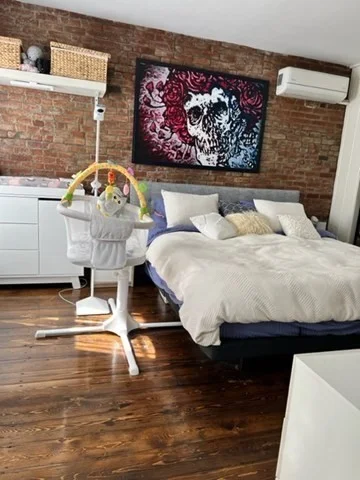 4 Centre Pl, Roxbury