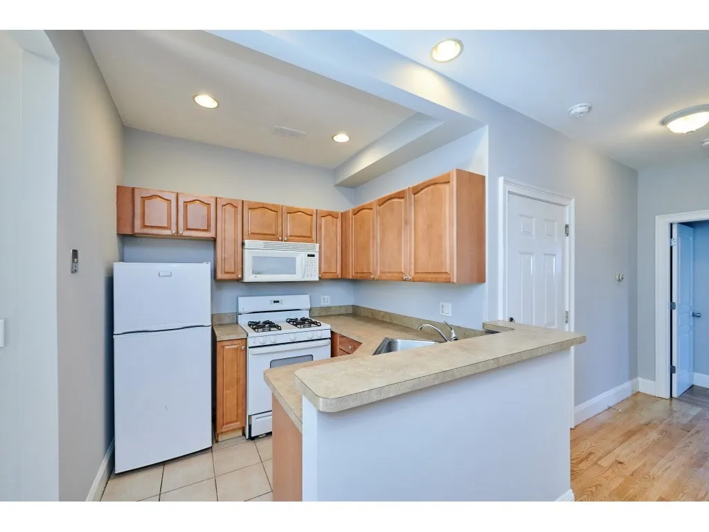 12 Humboldt Pl, South Boston