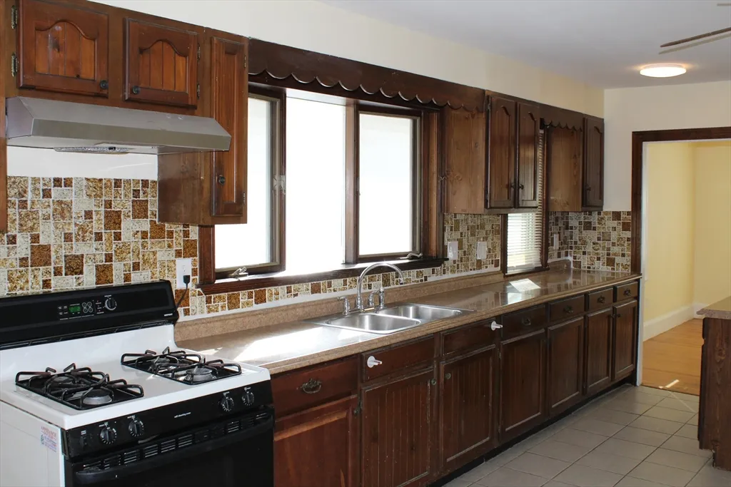 242 Newbury Ave, North Quincy