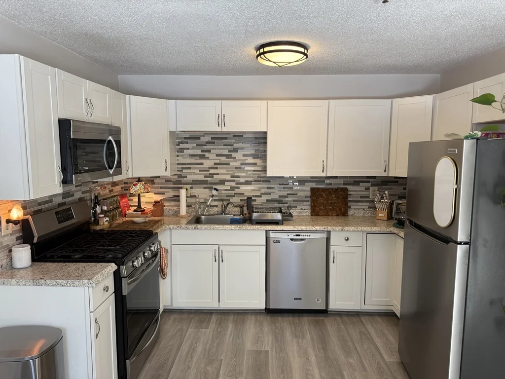 124 Tennis Plaza Rd, Dracut