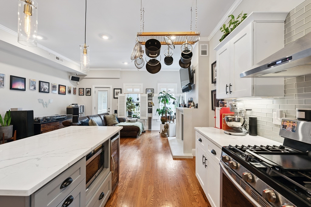 338 Meridian St, East Boston