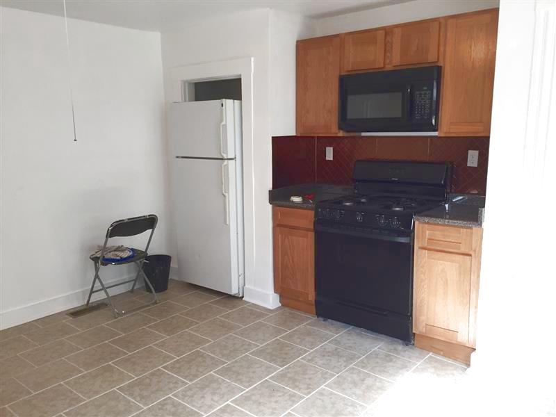 2.5 bed, 1 bath apartment for rent at 31 Oxford St Unit 1, Prospect Hill — photo 4 of 22