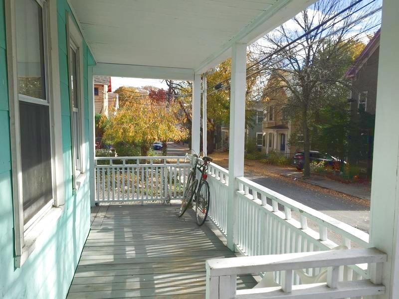 2.5 bed, 1 bath apartment for rent at 31 Oxford St Unit 1, Prospect Hill — photo 3 of 22