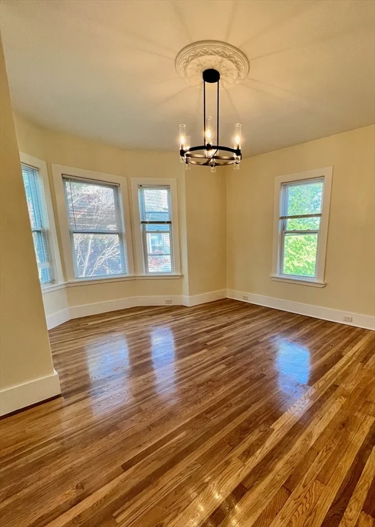 22 Anita Ter, Roxbury