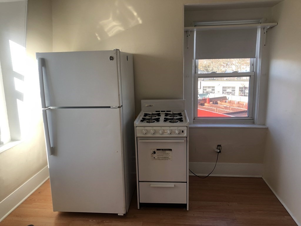 10-12 Maple St, Waltham