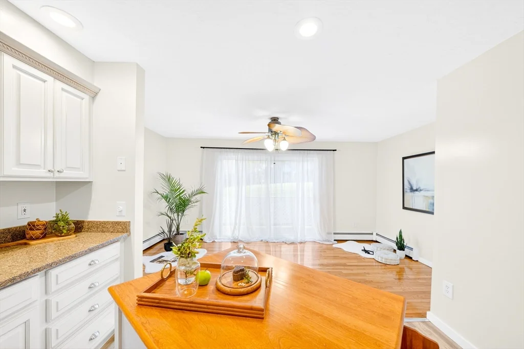 82 Camelot Dr, Worcester