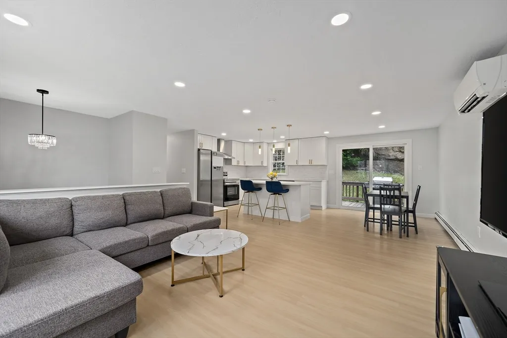 6 Skyview Rd, Woburn