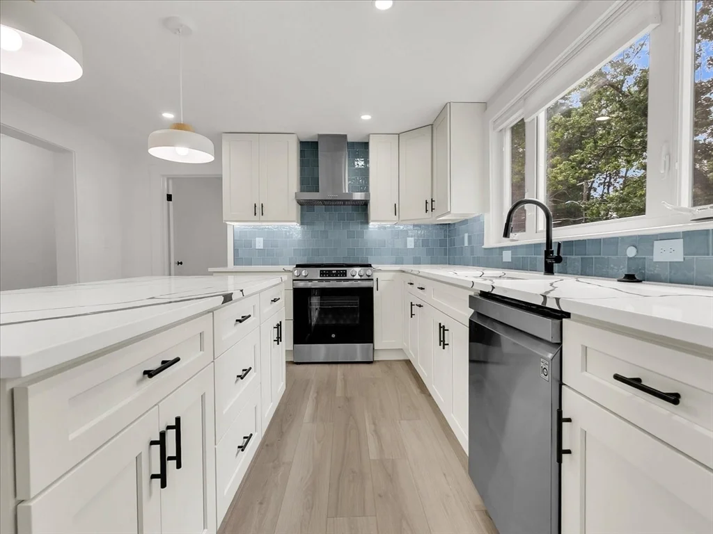 186 Main St, Wayland