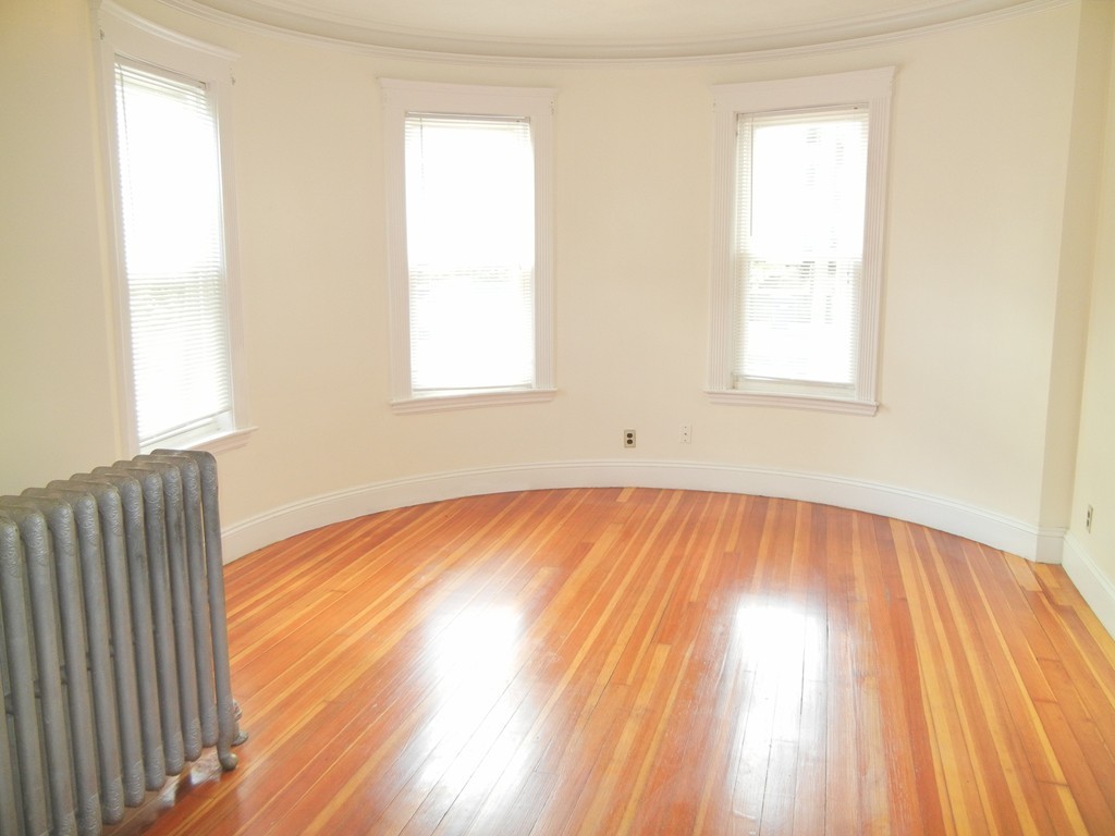 8 Pleasant St, Dorchester