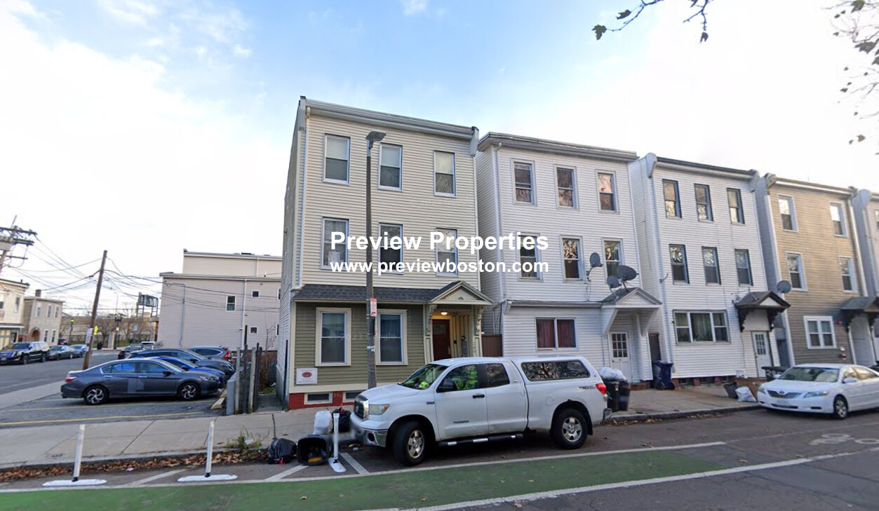 289 Chelsea St, East Boston