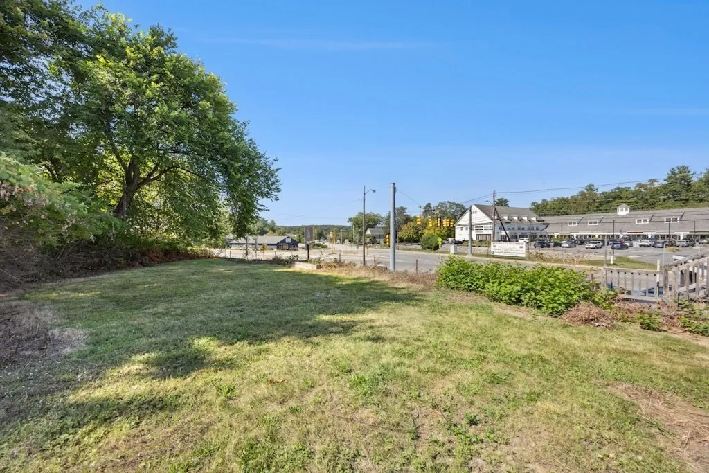 281C King, Northborough