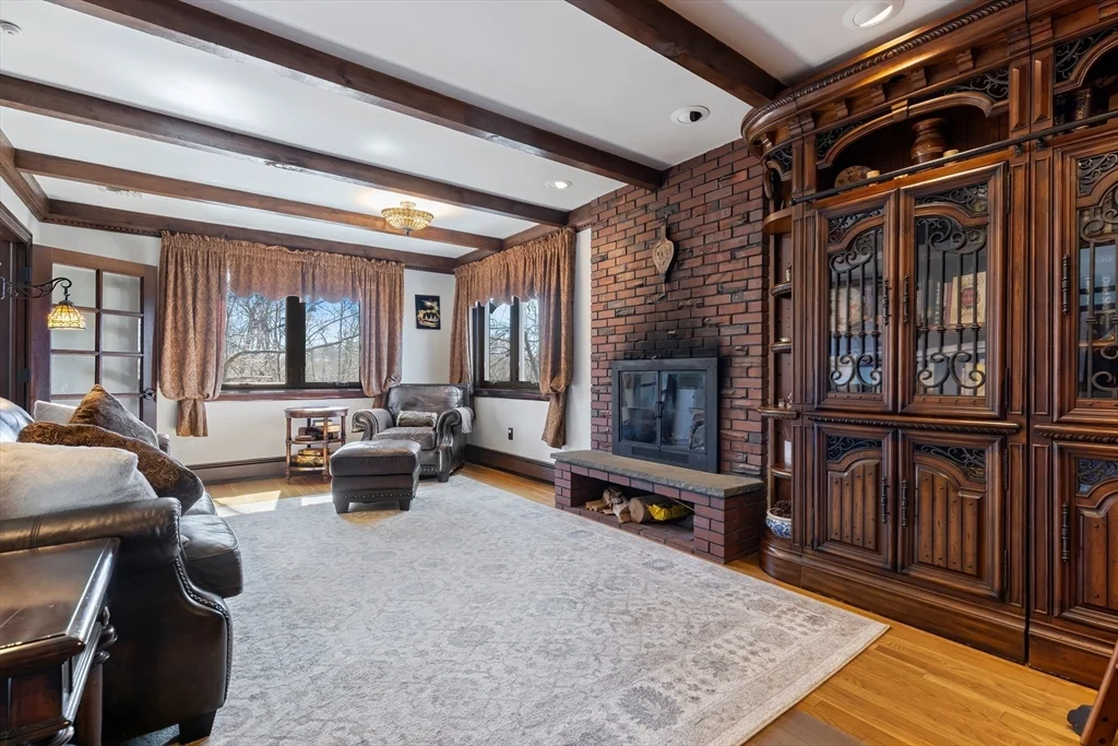 10 Stonewood Dr, Newton