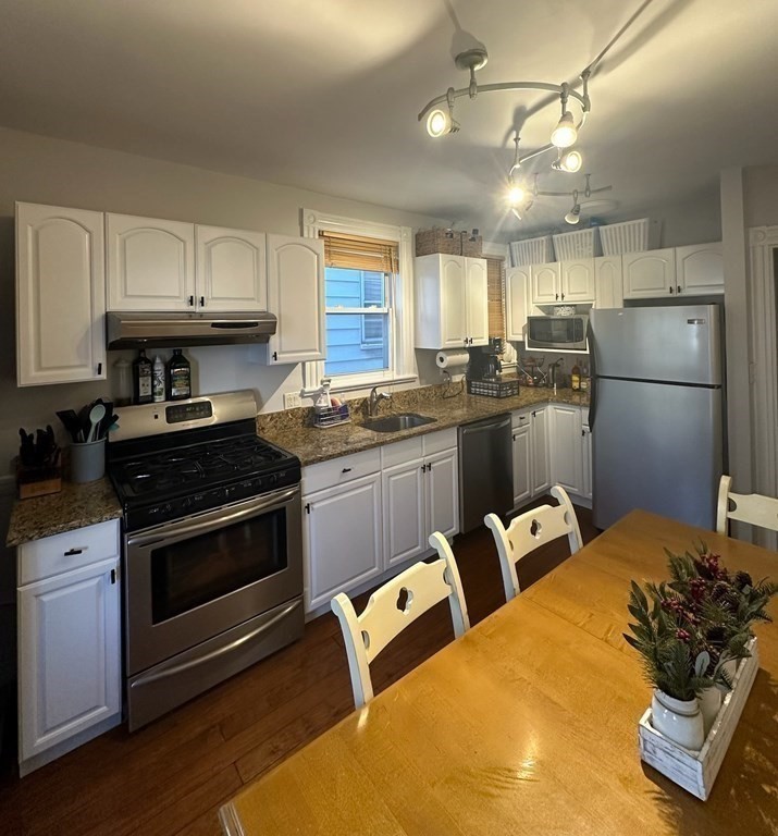 7 Hatch St, South Boston