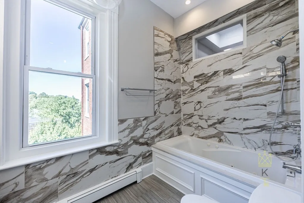 85 Regent St, Roxbury