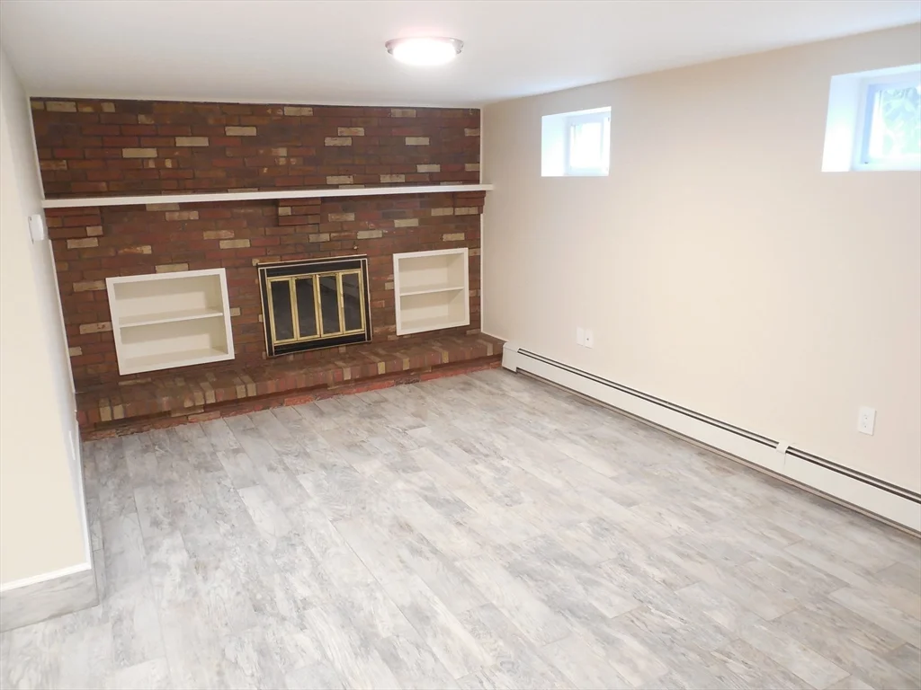 166 Totten Pond Rd, Piety Corner