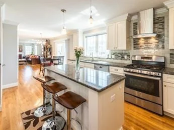 50 Matthew Ln, North Waltham