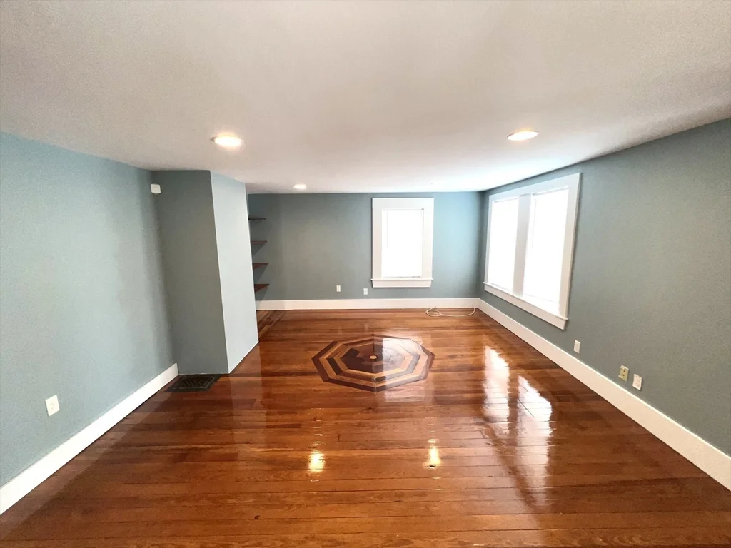 20 Beacon St, Winthrop