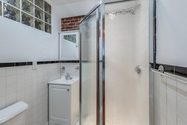 915 Beacon St, Fenway