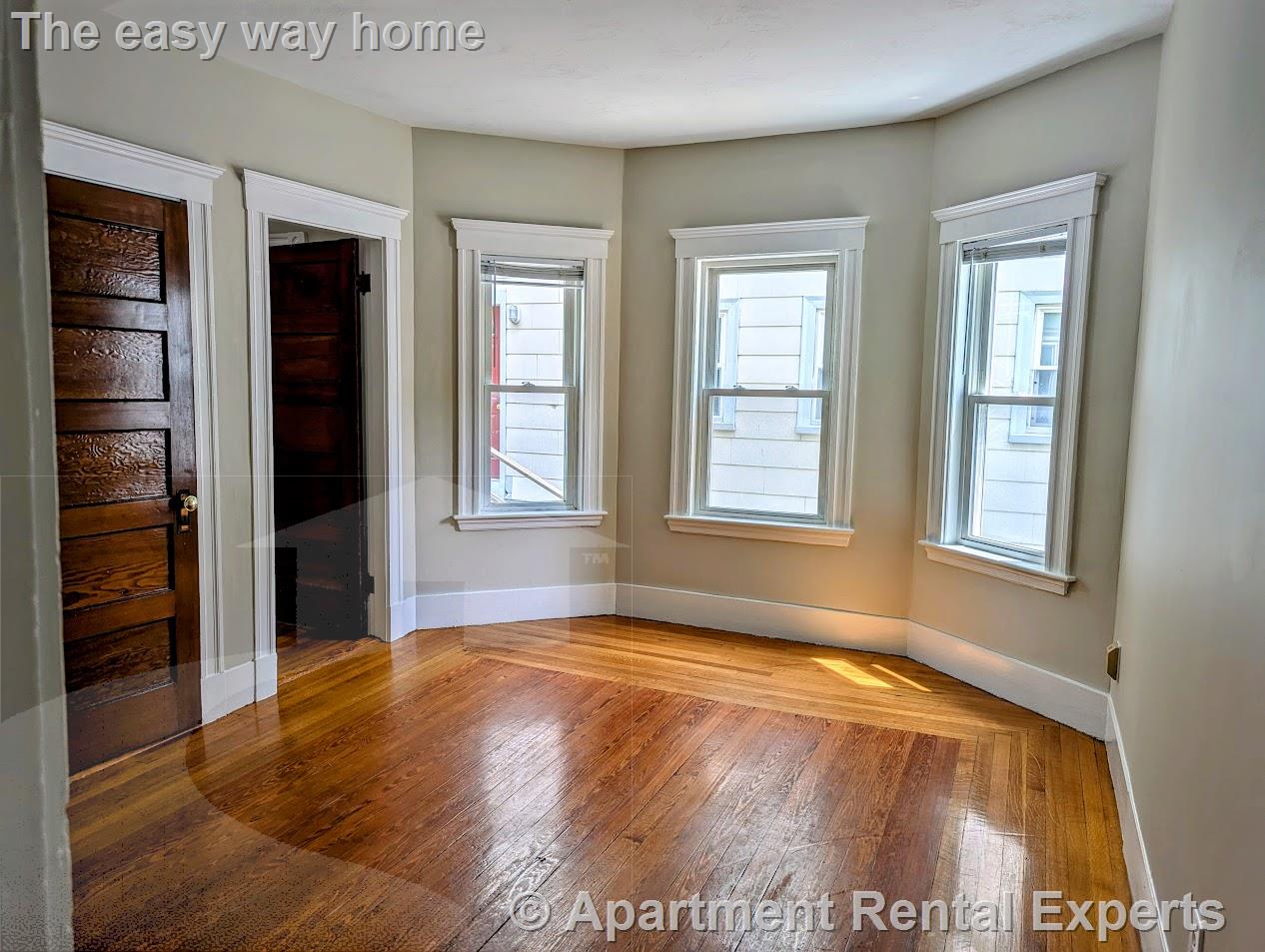 294 Boston Ave, Tufts