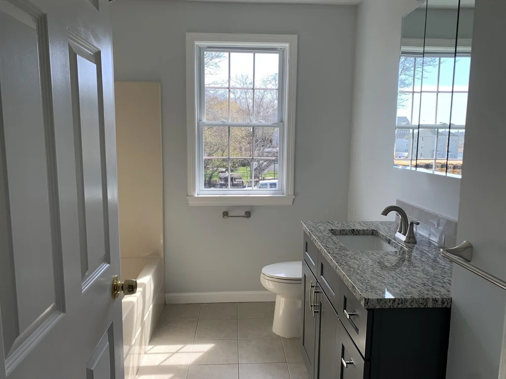 170 Lawrence St, Fall River
